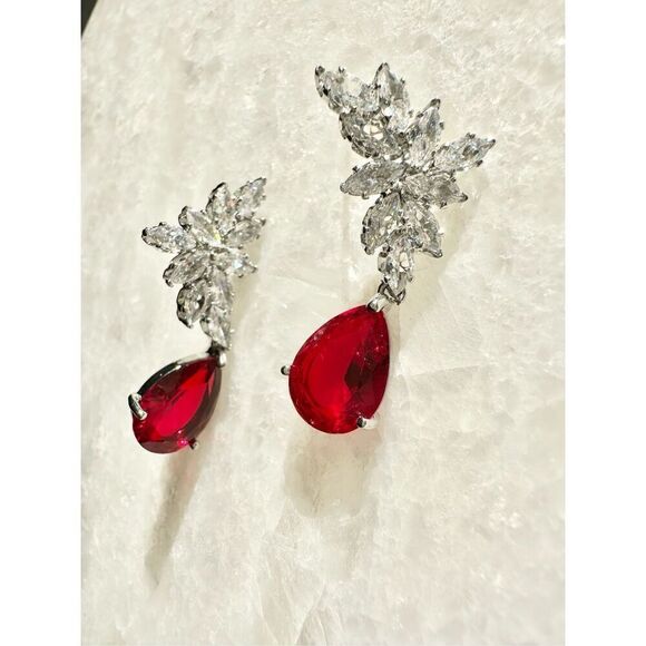 Super sparkly cubic zirconia leaf earrings with red dangle ruby - Picture 1 of 2